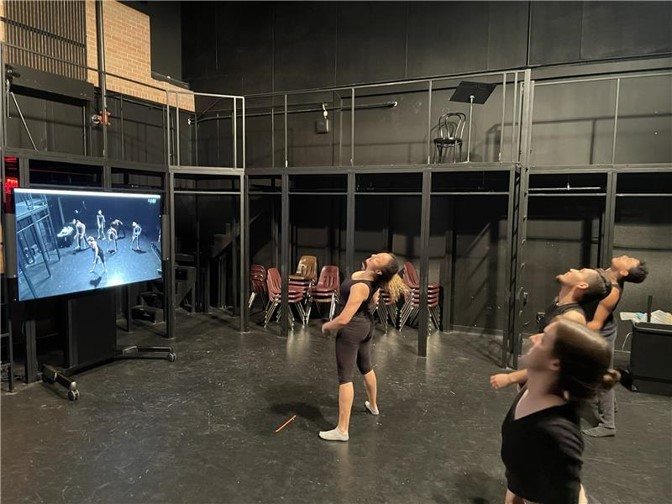 Unity interactive performance system driven by performers' body movements
